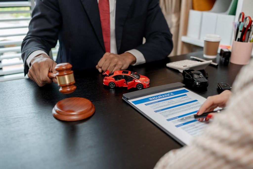 Lawyer explaining how much a Lawyer Charge for the car accident case